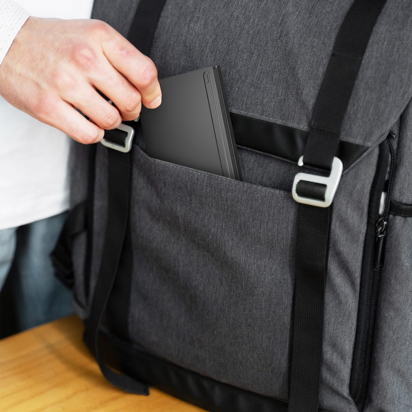 Keyboard ultra slim, portable dual-mode Bluetooth, with one click connection